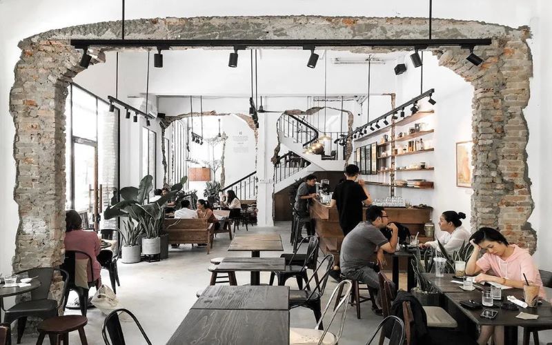 Coffee Hut Saigon thu hút rất nhiều thượng khách