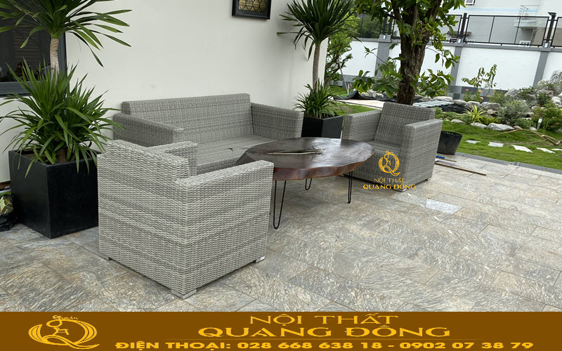 Mẫu sofa mây nhựa QD-741 mang gam màu sắc nhẹ nhàng kết hợp sử dụng bàn gỗ tạo nên bộ sofa có điểm nhấn đặc biệt