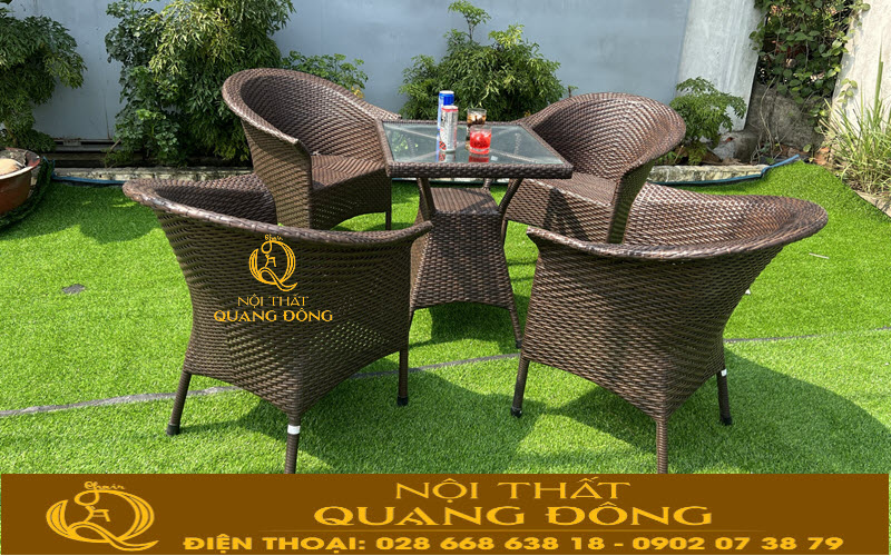 Bộ bàn ghế cafe chất liệu nhựa giả mây QD-074 thường được ưu chuộng cho các quán cafe sân vườn