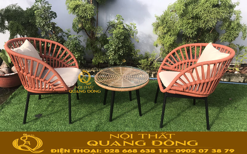 Bàn ghế giả mây QD-2085 với thiết kế mới của Nội Thất Quang Đông tone màu cam lạ mắt 