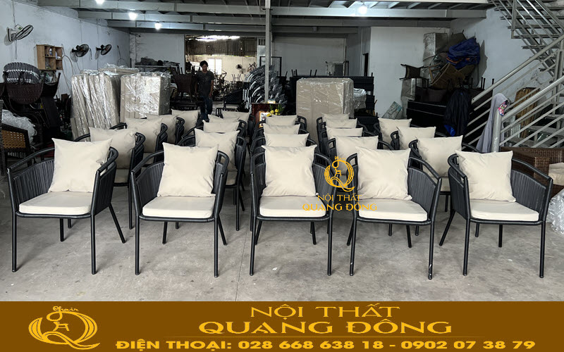 bàn ghế tại xưởng Quang Đông