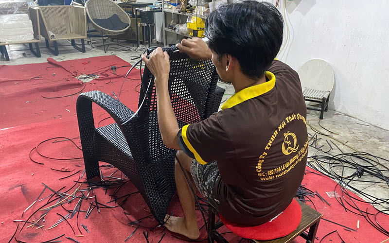 Bàn ghế ban công QD-2108 được đan từ sợi mây nhựa cao cấp có hoạt chất chống tia UV Bàn ghế mây nhựa QD-2108 được đan tay bằng sợi mây nhựa cao cấp