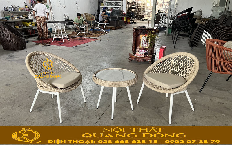 Bàn ghế mây nhựa QD - 2110 sử dụng sợi mây nhựa tròn xoắn 5 ly bền và dễ vệ sinh