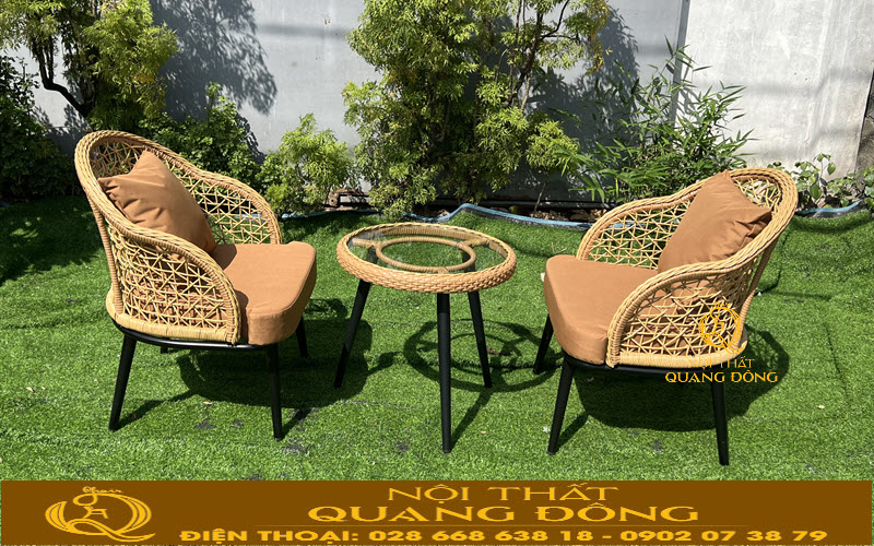 Bàn mặt kính nhỏ xinh của bộ bàn ghế giả mây QD-309