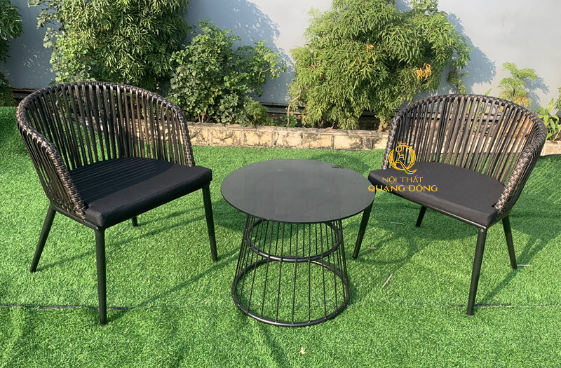 Bàn ghế giả mây QD-331 sử dụng chất liệu thiên nhiên thân thiện với môi trường và tạo ra từ hạt nhựa polyester cao cấp