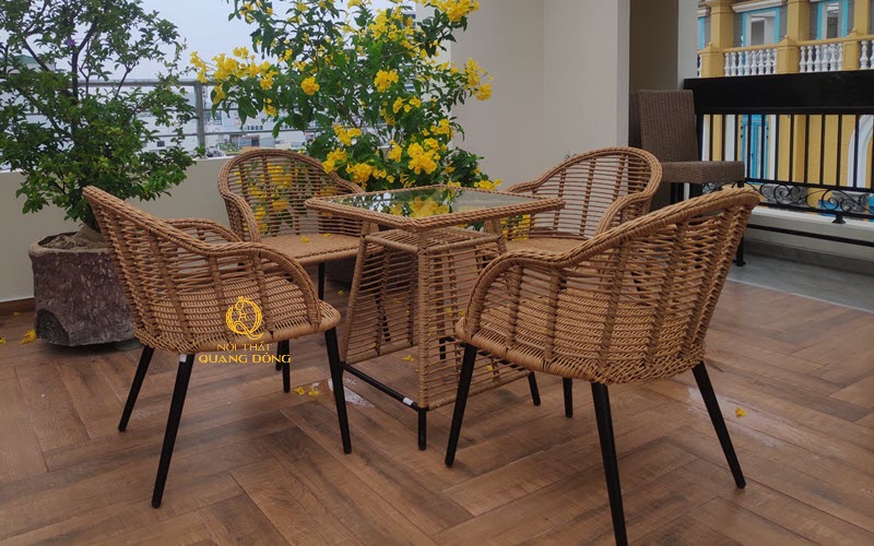 Bàn ghế giả mây mang vẻ đẹp gần gũi thiên nhiên