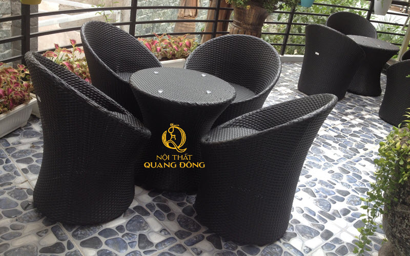 Bàn ghế giả mây màu đen mang đến vẻ đẹp sang trọng và chuyên nghiệp
