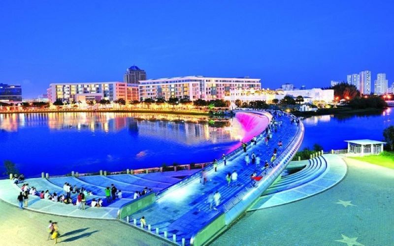 Cầu Ánh Sao Quận 7 Cầu ánh sao quận 7 là một trong những quận xinh đẹp và hiện đại nhất với nhiều cây xanh, những ánh đèn đẹp mắt