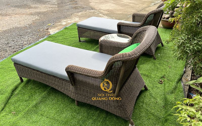 Ghế nằm hồ bơi QD-1267 được thiết kế đẹp mắt trên nền dây mây nhựa tròn cao cấp có chứa hoạt chất kháng tia uv và cực tím