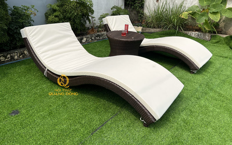 Cao cấp, chất lượng từ sản phẩm ghế nằm hồ bơi giả mây QD-576 Ghế nằm hồ bơi QD-576 với sự uốn lượn vô cùng uyển chuyển của sản phẩm