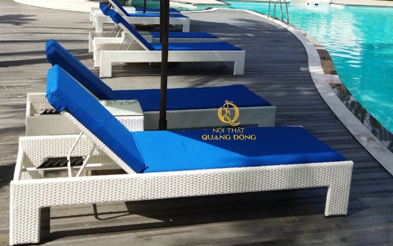 Ghế nằm hồ bơi của Nội Thất Quang Đông cung cấp cho L’Azure Resort & Spa góc nhìn cận cảnh sản phẩm ghế nằm hồ bơi