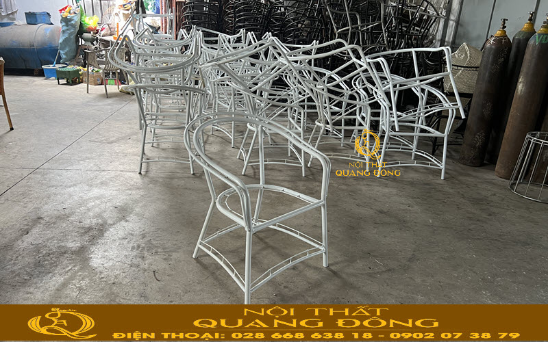 khung chịu lực bên trong ghế giả mây