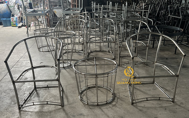 Bộ bàn ghế giả mây QD-2107 với khung thép sơn tĩnh điện chắc chắn