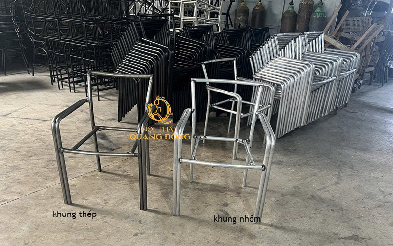 khung sườn nhôm thép của bàn ghế giả mây