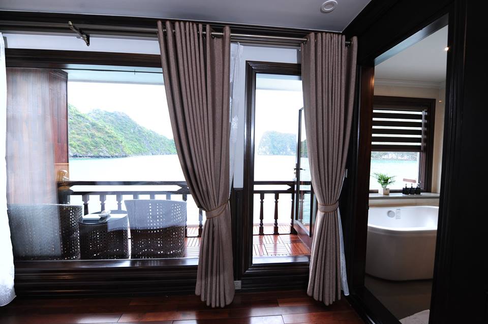 Bàn ghế ban công tại du thuyền sealife