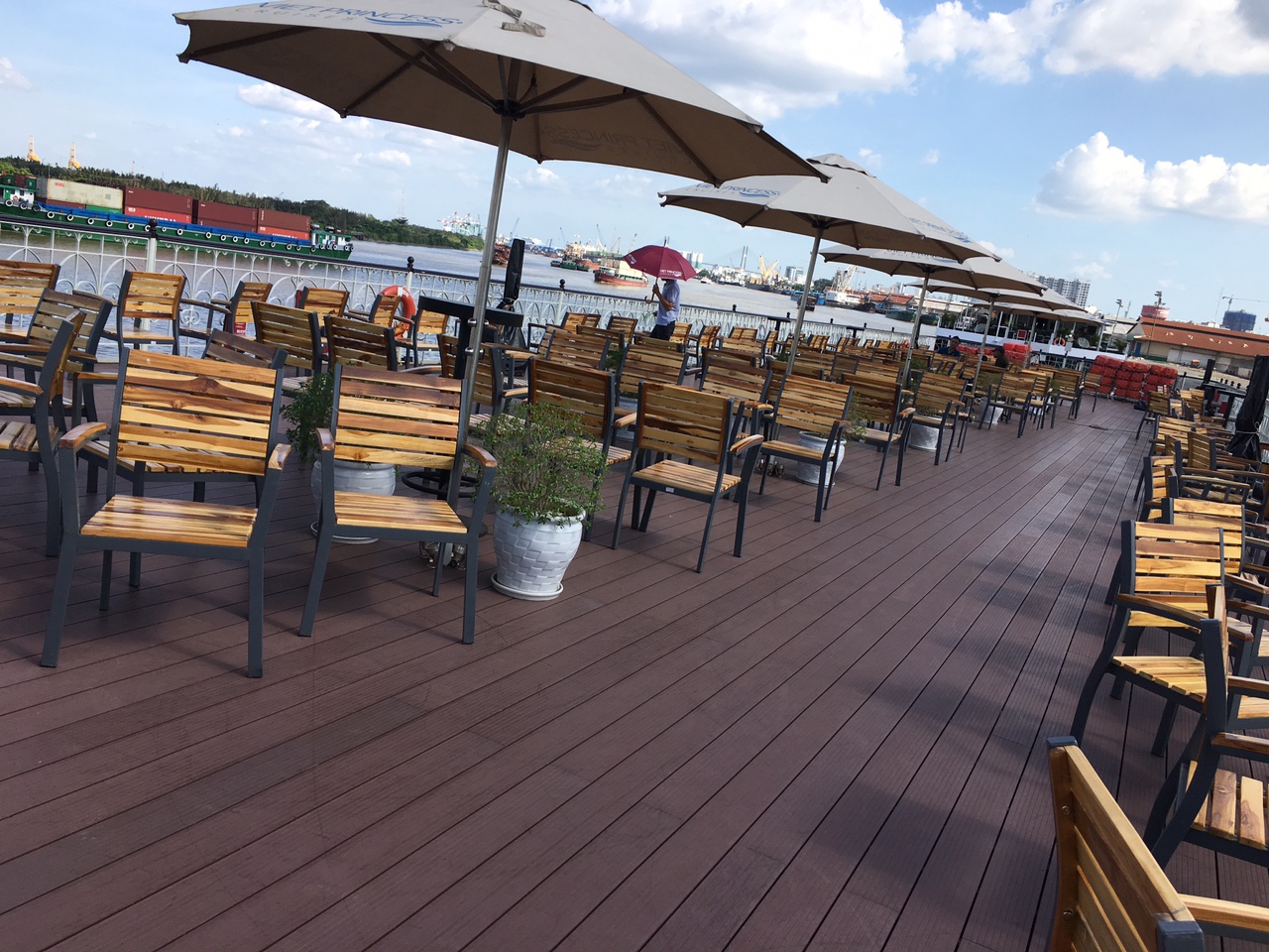 Bàn ghế gỗ teak cung cấp tàu Saigon Princess