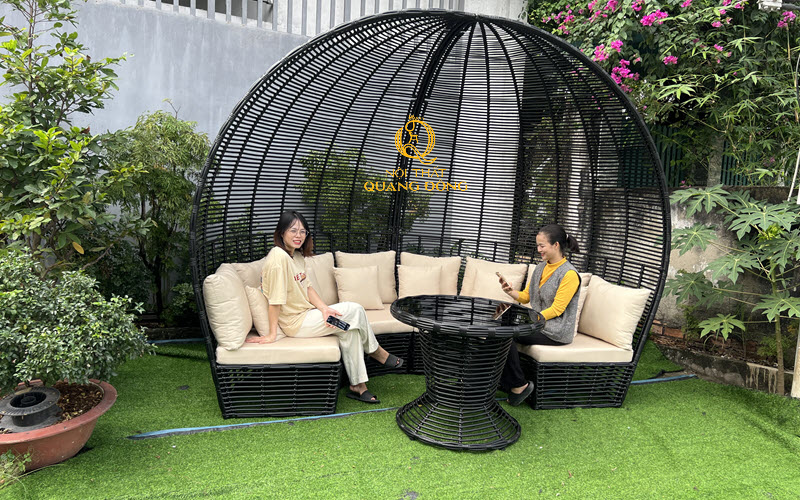 Sofa mây nhựa QD - 755 được sắp xếp hài hòa tạo cảm giác gần gũi