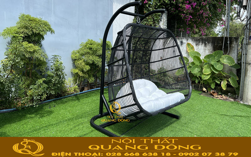Xích đu giả mây đôi màu đen cá tính cho sân vườn Bộ xích đu đôi ngoài trời màu đen đan mây nhựa chắc chắn